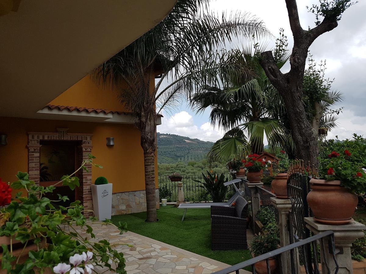 San Pietro Bed & Breakfast Mileto Екстериор снимка